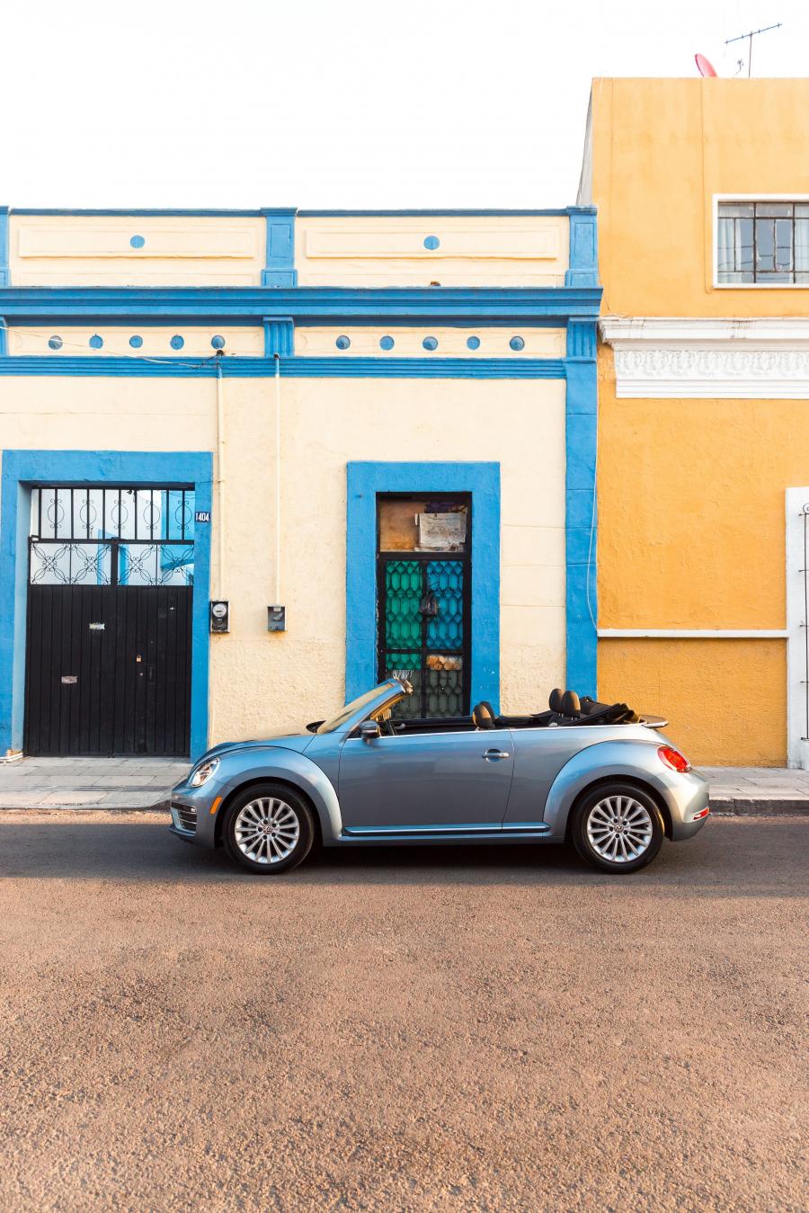  Volkswagen Beetle Final Edition Convertible 2018 года  (NA) (фото 11 из 15)